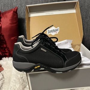 Dansko Peggy Waterproof black suede oxford size 36 brand new